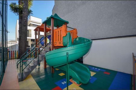 8_photo/94dcfcbfe9.727aa8b94b909c75-ATLAS-cc5c0ecd-1c40-40c5-8e17-824d4a5e58e8.jpg de casa à venda com 3 quartos, 252m² em Pinheirinho, Curitiba