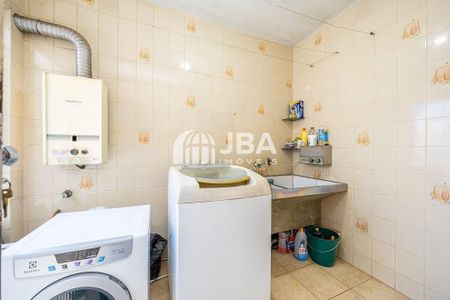 11_photo/94dcfcc667.18f6a4b8d5bea4c3-ATLAS-cc4e7409-ca22-4612-b0d6-a13da91834cb.jpg de casa à venda com 3 quartos, 193m² em Capão Raso, Curitiba