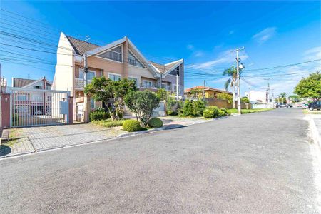 5_photo/94dcfcca47.0962f0a43324d0a1-ATLAS-42ab1045-d73a-4841-b4f9-a1b28eee91d8.jpg de casa à venda com 6 quartos, 255m² em Novo Mundo, Curitiba