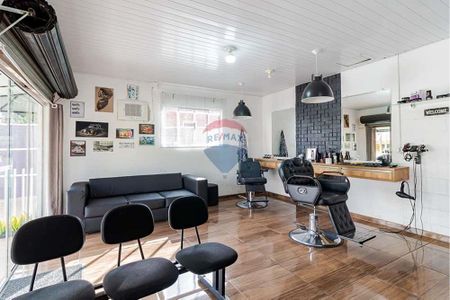 29_photo/94dcfcca87.2bfbd4f718a4a350-ATLAS-abe643d8-cbec-488d-ba10-183d962452c2.jpg de casa à venda com 7 quartos, 268m² em Novo Mundo, Curitiba