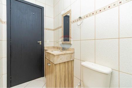 2_photo/94dcfcd103.fe96b63aec789ef1-ATLAS-0fceb372-df86-4d54-aa20-3bebc52b992f.jpg de casa à venda com 5 quartos, 300m² em Cidade Industrial de Curitiba, Curitiba