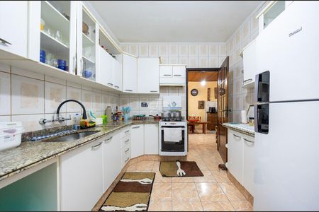 2_photo/94dcfcd73f.93b8fa184532727f-ATLAS-015e4a16-65c4-4101-bd0b-9762a97fa000.jpg de casa à venda com 8 quartos, 600m² em Cidade Industrial de Curitiba, Curitiba