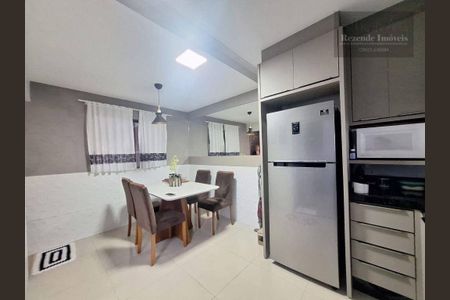 8_photo/94dcfd09db.755d04657d458f82-ATLAS-75eac192-913e-439e-bdac-b14a9559c280.jpg de casa à venda com 3 quartos, 84m² em Cidade Industrial de Curitiba, Curitiba