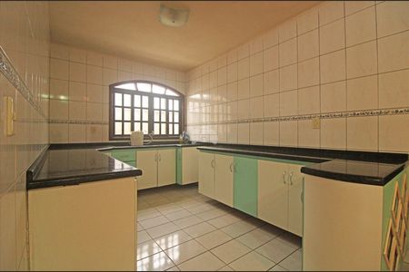8_photo/94dcfd0ed9.8cbbc6e43ead3576-ATLAS-a6b2a0b6-06af-46b8-8402-43d228bc6912.jpg de casa à venda com 3 quartos, 232m² em Cidade Industrial de Curitiba, Curitiba
