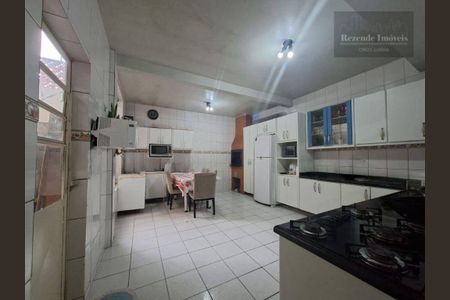 9_photo/94dcfd2913.1bba258e5a5ef6b3-ATLAS-d42d8fdd-29b1-493a-9fea-77f5e468b7bf.jpg de casa à venda com 4 quartos, 165m² em Cidade Industrial de Curitiba, Curitiba