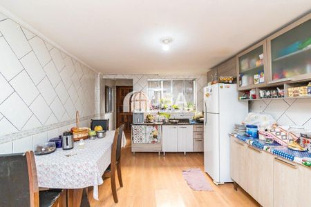 1_photo/94dcfd2ae1.8a734c1c2a3b006e-ATLAS-f7a89481-d8f1-4a71-a3fc-1d9cca9a2d11.jpg de casa à venda com 3 quartos, 120m² em Cidade Industrial de Curitiba, Curitiba