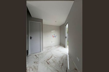 5_photo/94dcfda747.37782c5086052f76-ATLAS-0a25fdcc-3da7-4975-a339-084e4dccca8f.jpg de casa à venda com 2 quartos, 60m² em Cidade Industrial de Curitiba, Curitiba