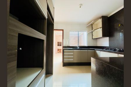 5_photo/94dcfdb567.cb4a3f4e1d4d223a-ATLAS-eb128a3f-01bf-45a7-b707-be200c427e23.jpg de casa à venda com 0 quarto, 66m² em Tatuquara, Curitiba