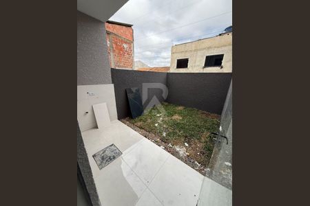 5_photo/94dcfdb585.8ae1cb5ed2a1280b-ATLAS-c8893cde-ad6e-4cf7-a051-a9acbfdc8e0c.jpg de casa à venda com 2 quartos, 60m² em Tatuquara, Curitiba