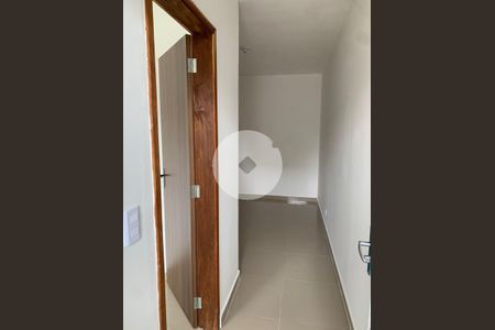 5_photo/94dcfdb60b.97cea93dd2da55a3-ATLAS-40235a66-dbe9-483d-865f-3144c93040b9.jpg de casa à venda com 2 quartos, 45m² em Tatuquara, Curitiba