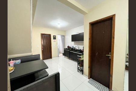 6_photo/94dcfdd04b.ee31d1fd9df23408-ATLAS-2da5aee5-ce5a-4f22-989d-9edc8cc5be22.jpg de casa à venda com 2 quartos, 60m² em Tatuquara, Curitiba