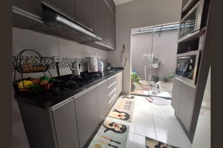 8_photo/94dcfdd83f.b760bf5d8bb46efe-ATLAS-301e65a0-96ee-499c-a158-4f9c3c19ee43.jpg de casa à venda com 3 quartos, 79m² em Campo de Santana, Curitiba