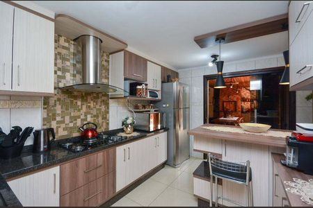 9_photo/94dcfdd9b5.12917f666bbf568e-ATLAS-200db8ea-8f0d-4911-b0d3-17e0ec2c61b0.jpg de casa à venda com 4 quartos, 270m² em Campo de Santana, Curitiba