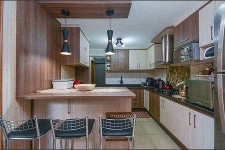 13_photo/94dcfdd9b5.12917f666bbf568e-ATLAS-720dbdc1-63fb-44b3-8dfb-3e0b058d421b.jpg de casa à venda com 4 quartos, 270m² em Campo de Santana, Curitiba