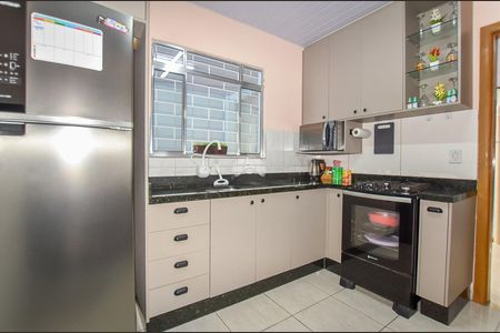 8_photo/94dcfe79e7.373a2bc4a4b9a006-ATLAS-cf1f543d-9cd1-4449-bff0-52d2a7607bc2.jpg de casa à venda com 2 quartos, 79m² em Campo de Santana, Curitiba