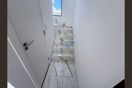 4_photo/94dcfe81a9.a596fb24e8ccb8cd-ATLAS-43a31a51-0c6c-4b0f-b60f-2d022d0a4487.jpg de casa à venda com 2 quartos, 61m² em Campo de Santana, Curitiba