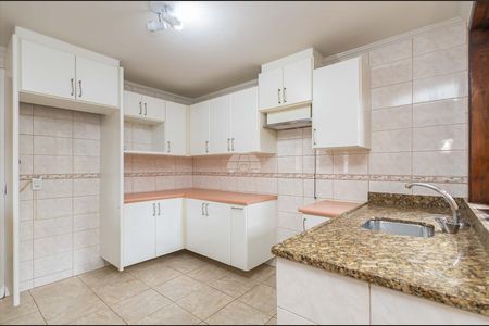 22_photo/94dd1df049.f14d7a494a64fc38-ATLAS-c11b2ef4-1d1f-43a4-8466-ae7bee5ed9c3.jpg de casa à venda com 6 quartos, 279m² em Augusta, Curitiba