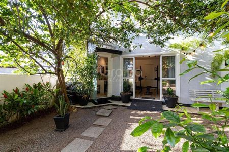 1_photo/9527244673.6d966f5fb5582f4e-ATLAS-2273e373-0b9f-4ad7-90f8-5a6fbb418dce.jpg de casa para alugar com 4 quartos, 200m² em Pântano do Sul, Florianópolis
