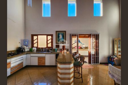 8_photo/952724587f.a4e73361480526da-ATLAS-a9fb53f2-e0c4-4563-8777-92d1e1dba434.jpg de casa à venda com 4 quartos, 200m² em Armação, Florianópolis