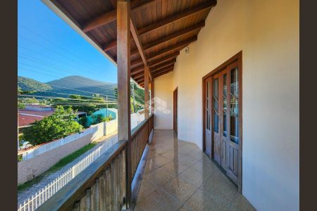 3_photo/952724587f.a4e73361480526da-ATLAS-cbf61c22-40bb-4407-a7be-71b4e67f855d.jpg de casa à venda com 4 quartos, 200m² em Armação, Florianópolis