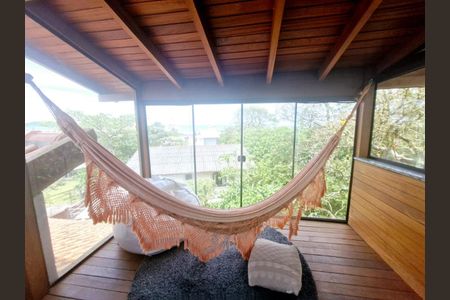 3_photo/952724cebb.598c66e7e5047e83-ATLAS-391a0908-ea9e-4142-aa49-6e9283df5a2e.jpg de casa à venda com 4 quartos, 250m² em Armação, Florianópolis