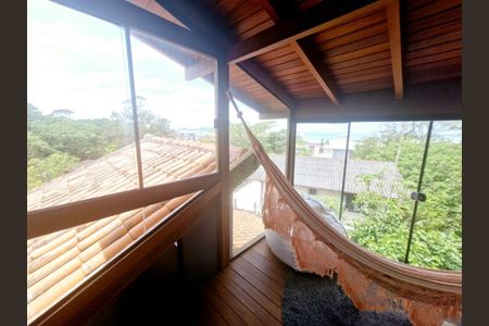 5_photo/952724cebb.598c66e7e5047e83-ATLAS-3e61fb65-1cfe-41eb-a894-ff20420b48e7.jpg de casa à venda com 4 quartos, 250m² em Armação, Florianópolis