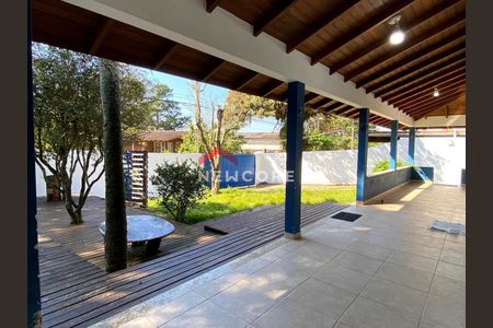 4_photo/952724cecb.7e2ea02b9085bf9d-ATLAS-627ddcb4-0bc1-481f-a2a0-7f8da2eaa700.jpg de casa à venda com 4 quartos, 250m² em Armação, Florianópolis