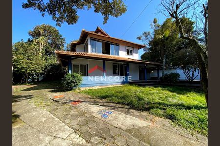 4_photo/952724cecb.7e2ea02b9085bf9d-ATLAS-cb32e64b-ca5f-49dd-bec7-cdc0afcd79d5.jpg de casa à venda com 4 quartos, 250m² em Armação, Florianópolis