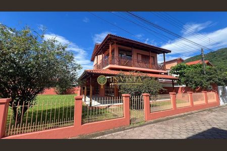 3_photo/952724f79d.85eb9d87cb6ce395-ATLAS-40045516-b1da-4f0c-8b48-cfb11f6d2c49.jpg de casa à venda com 3 quartos, 221m² em Armacao do Pântano do Sul, Florianópolis