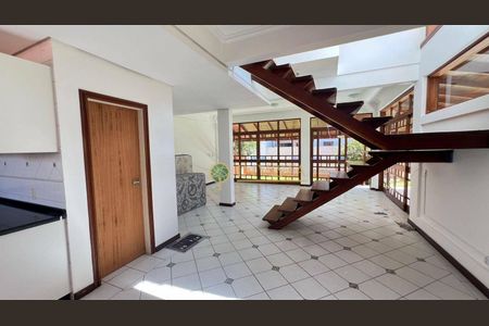 7_photo/952724f79d.85eb9d87cb6ce395-ATLAS-7d8dbcd2-d7b1-4c32-975b-2b4932c9f9d5.jpg de casa à venda com 3 quartos, 221m² em Armacao do Pântano do Sul, Florianópolis