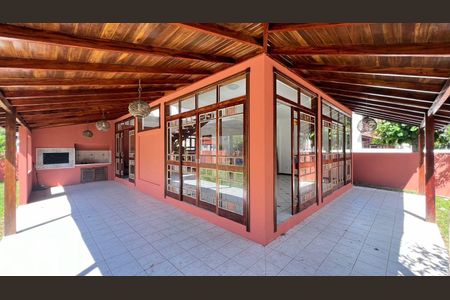 5_photo/952724f79d.ceff8192393c33de-ATLAS-8bf55fe5-fdc4-46b2-aac5-5a6c1d3f6d7b.jpg de casa à venda com 3 quartos, 220m² em Armacao do Pântano do Sul, Florianópolis