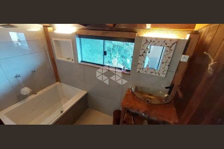 12_photo/952724f991.ff24471d9f4e1d63-ATLAS-666ed3f2-a57c-4c15-b45d-cad28be73da6.jpg de casa à venda com 3 quartos, 147m² em Armação, Florianópolis