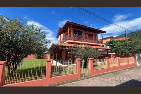 3_photo/952724f9d1.cba9474eaf1c4fd4-ATLAS-8291f65d-3cef-44d4-8a4e-1f4a42d0454a.jpg de casa à venda com 3 quartos, 220m² em Armacao do Pântano do Sul, Florianópolis