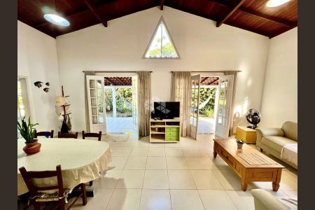 8_photo/952725c4d9.445c0bca81181d7a-ATLAS-c75bb36a-a254-4e0e-9ea7-0d8bc109a503.jpg de casa à venda com 3 quartos, 120m² em Praia Acores, Florianópolis