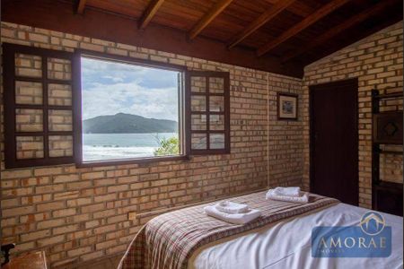 16_photo/952725df0f.ae3b18c23d5eb7a5-ATLAS-35dd2bb7-8ef4-4eab-b410-fd9c8242aa01.jpg de casa à venda com 4 quartos, 280m² em Praia Acores, Florianópolis