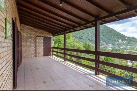 23_photo/952725df0f.ae3b18c23d5eb7a5-ATLAS-6c63d68c-81d2-4721-aec8-baaebfc58fd9.jpg de casa à venda com 4 quartos, 280m² em Praia Acores, Florianópolis