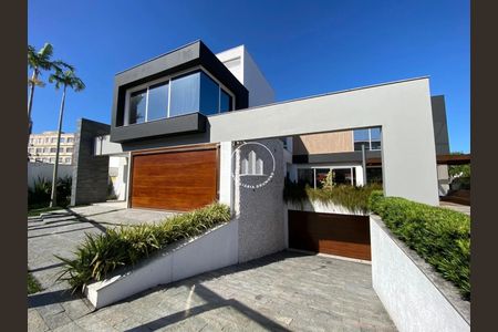 11_photo/952737a5a5.74a96c0b2c4b8c29-ATLAS-4e0a8982-7007-4e76-bdd7-fbf9e8de9a46.jpg de casa à venda com 4 quartos, 900m² em Coqueiros, Florianópolis