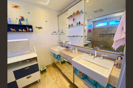 42_photo/952737a5a5.74a96c0b2c4b8c29-ATLAS-55a7c874-1ca6-41a6-affe-7ddb4da62d1d.jpg de casa à venda com 4 quartos, 900m² em Coqueiros, Florianópolis