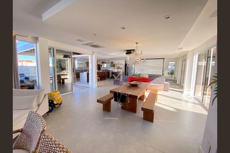 12_photo/952737a5a5.74a96c0b2c4b8c29-ATLAS-b9ae9ad7-6a53-4dcc-a0ab-d0deb6715978.jpg de casa à venda com 4 quartos, 900m² em Coqueiros, Florianópolis