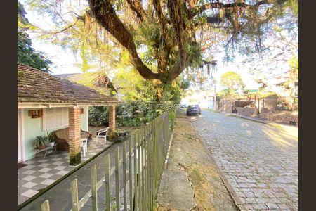 11_photo/952737b30b.2a17df7df6ae08cb-ATLAS-ceb16070-3d34-4932-a643-ca8a9cb3fc27.jpg de casa à venda com 3 quartos, 327m² em Bom Abrigo, Florianópolis