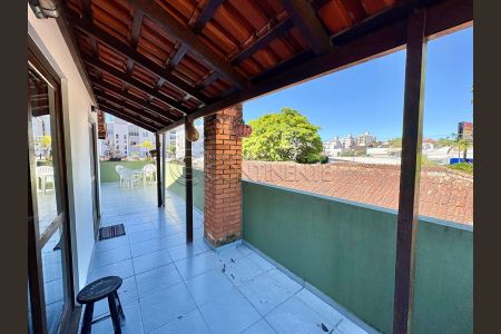 41_photo/952737b5f1.08798e92c4495a9b-ATLAS-5b00bf98-5b0c-4757-9bdc-be9e60c4e0ab.jpg de casa à venda com 5 quartos, 118m² em Abraão, Florianópolis