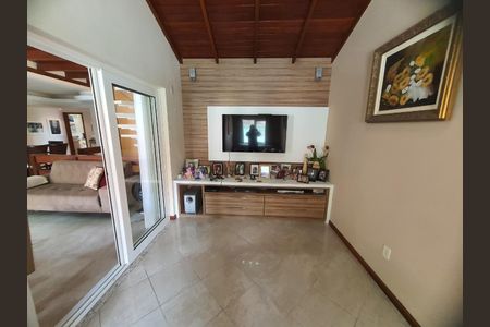 2_photo/952737bcf9.8b238b2f56f58e8d-ATLAS-d10afc28-3055-4ed0-aa9d-d2841efb5ed4.jpg de casa à venda com 3 quartos, 249m² em Coqueiros, Florianópolis