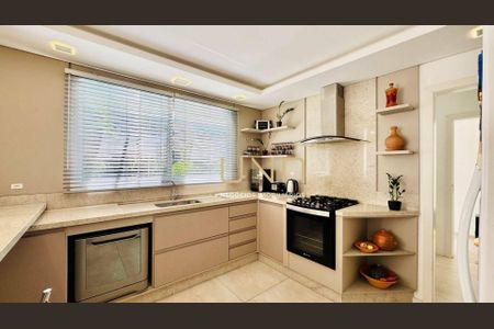 9_photo/952737bd21.ae3d86bef28e162d-ATLAS-30700520-ea6d-4a88-b88f-ebe12fd3fff7.jpg de casa à venda com 3 quartos, 330m² em Coqueiros, Florianópolis