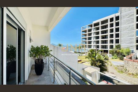 20_photo/952737bd21.ae3d86bef28e162d-ATLAS-ea16340f-b448-4d82-a7ef-786c2defaeb5.jpg de casa à venda com 3 quartos, 330m² em Coqueiros, Florianópolis