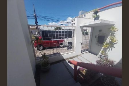 27_photo/952737c6a5.93b8fa184532727f-ATLAS-65b1ecd3-b88e-4b15-8171-2e1caf6b3d4d.jpg de casa à venda com 3 quartos, 292m² em Estreito, Florianópolis