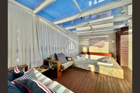 30_photo/952737ca7f.802c8fdea1b75e6e-ATLAS-d3f695ad-97b2-4e02-9ad8-72f07ee8c74b.jpg de apartamento à venda com 3 quartos, 220m² em Abraão, Florianópolis