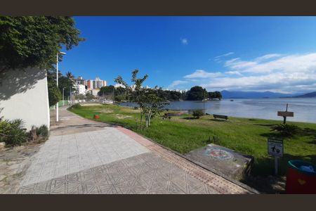 43_photo/952737ca81.61d2eade3c321f48-ATLAS-b3ee0c0b-a48b-498e-8b7a-8ba3b4411eca.jpg de apartamento à venda com 3 quartos, 220m² em Abraão, Florianópolis