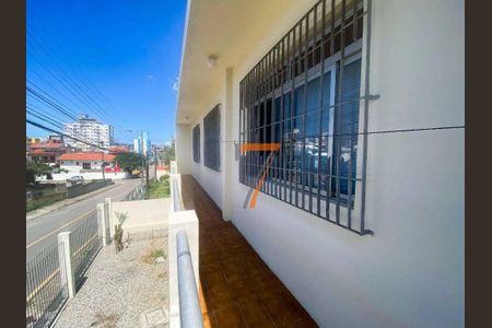 19_photo/952737d30f.1b9c903f4ef09b06-ATLAS-b4b3a4a8-d5de-478b-ba57-caa5e97e2217.jpg de casa à venda com 4 quartos, 257m² em Capoeiras, Florianópolis