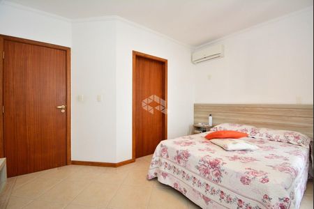 17_photo/952737d79d.121863cdf22f1001-ATLAS-d2c1a867-e2d5-47b5-816f-a364dda7248d.jpg de casa à venda com 4 quartos, 347m² em Coloninha, Florianópolis