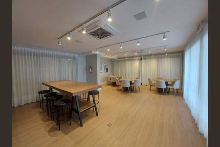 50_photo/952737dc2f.8dbb0fb275f84710-ATLAS-b764f312-6db5-40d2-a61b-91fc9a8abd2b.jpg de apartamento para alugar com 1 quarto, 41m² em Canto, Florianópolis